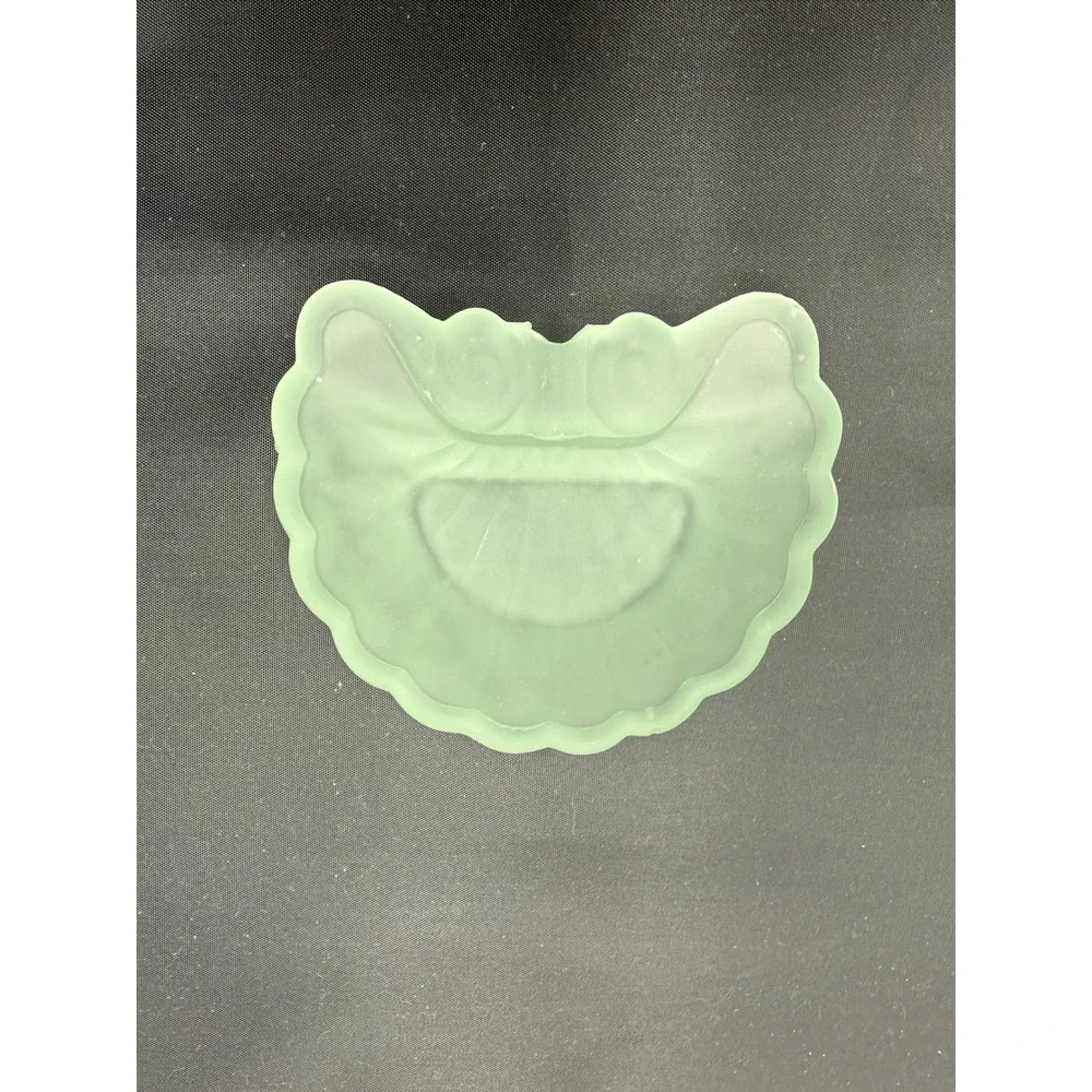 Frosted Green Glass Shell Trinket Cigarette Dish Unisex Green Scalloped 4.5